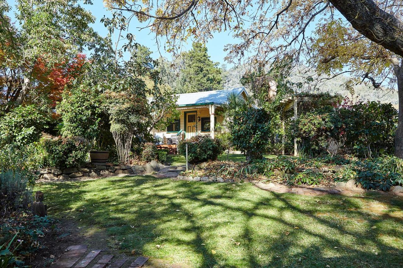 Tiffany'S Cottages Bright Exterior foto