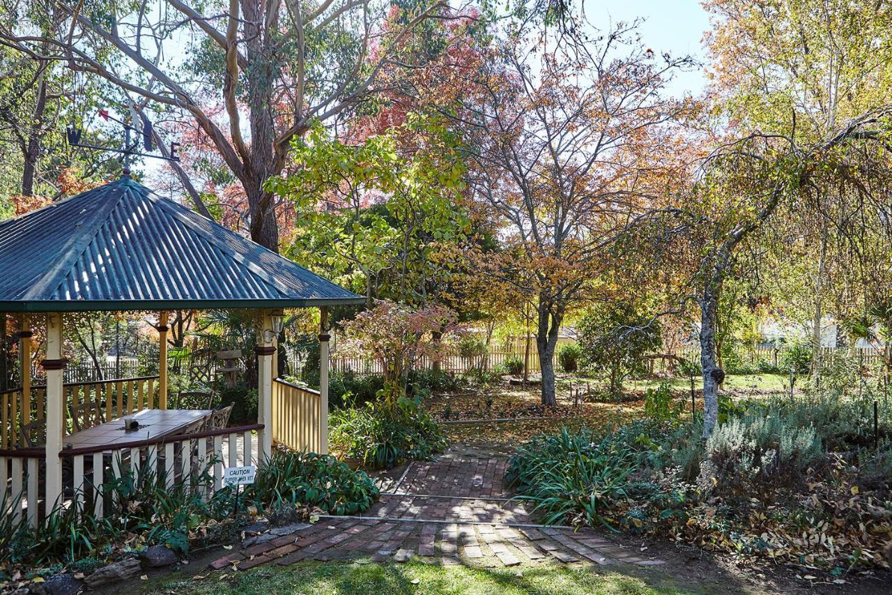 Tiffany'S Cottages Bright Exterior foto