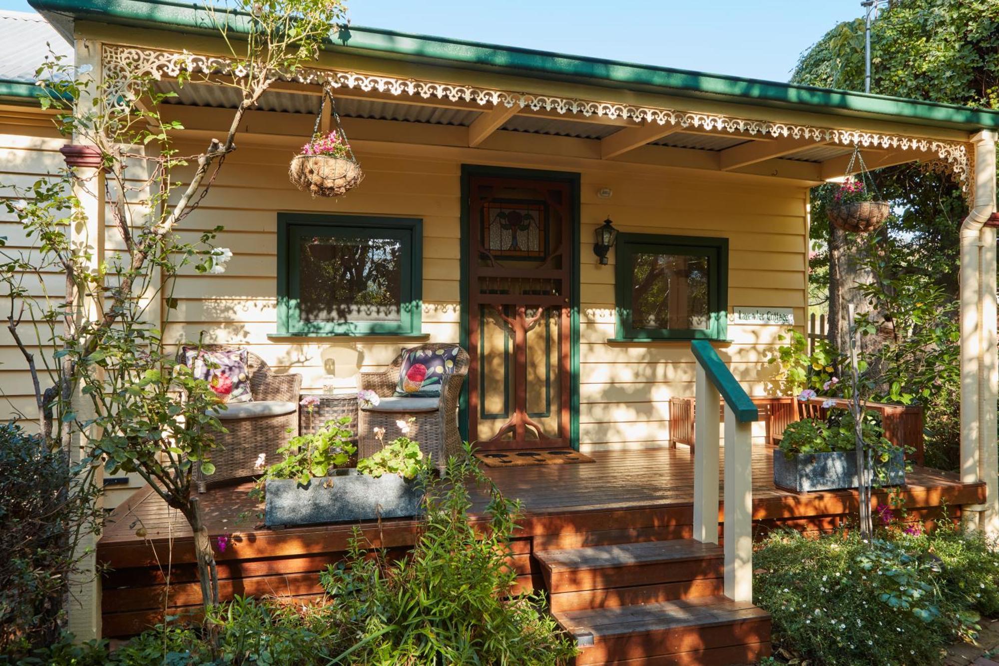 Tiffany'S Cottages Bright Exterior foto